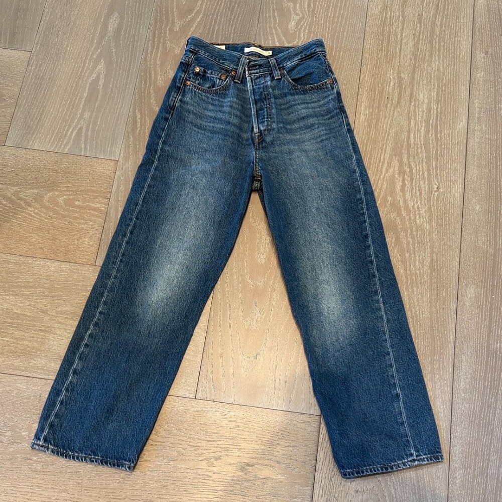 Womens Levis ankle length Jeans- size 25
